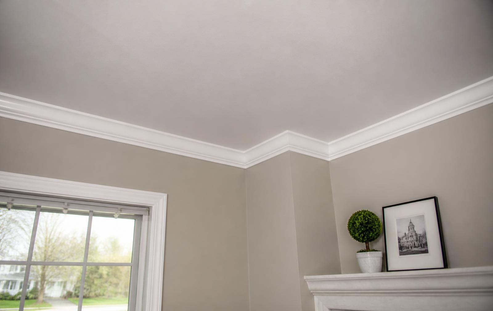 Crown molding installed along a tall ceiling in a Nixa, MO living room